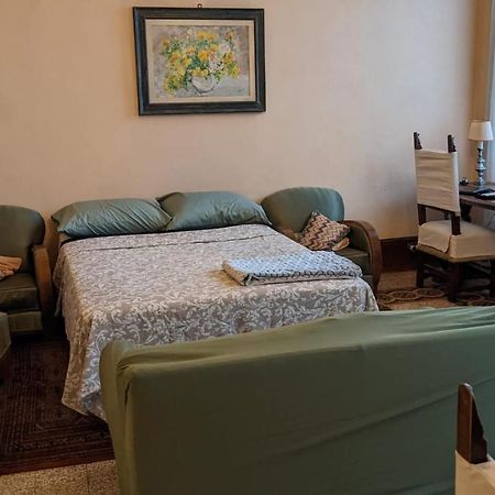Double Bedroom In Beautiful 30'S Style Apartment Florence Exterior photo