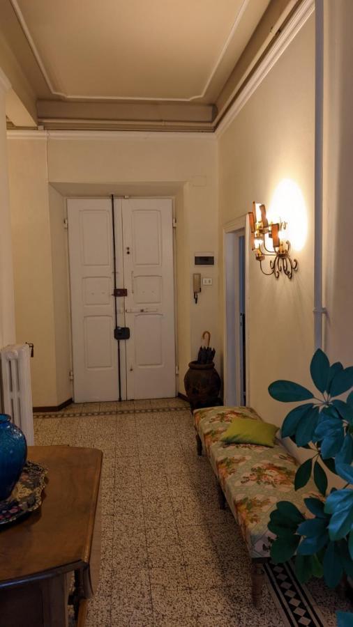 Double Bedroom In Beautiful 30'S Style Apartment Florence Exterior photo