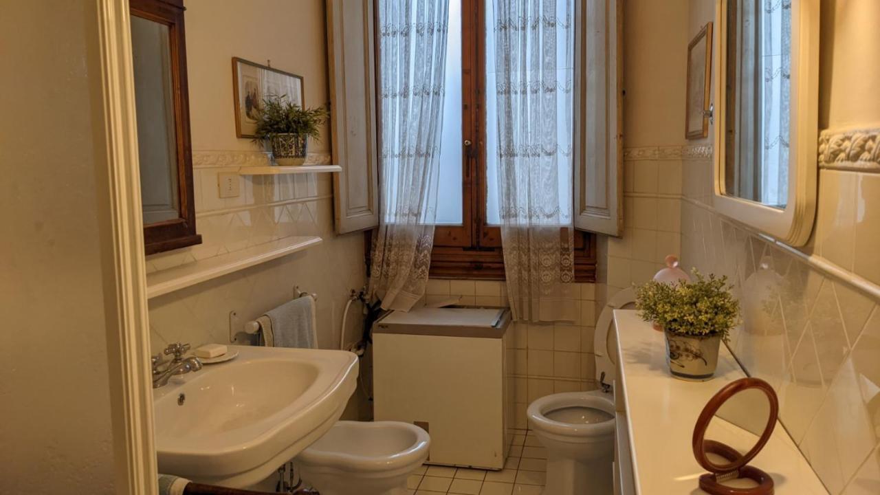 Double Bedroom In Beautiful 30'S Style Apartment Florence Exterior photo